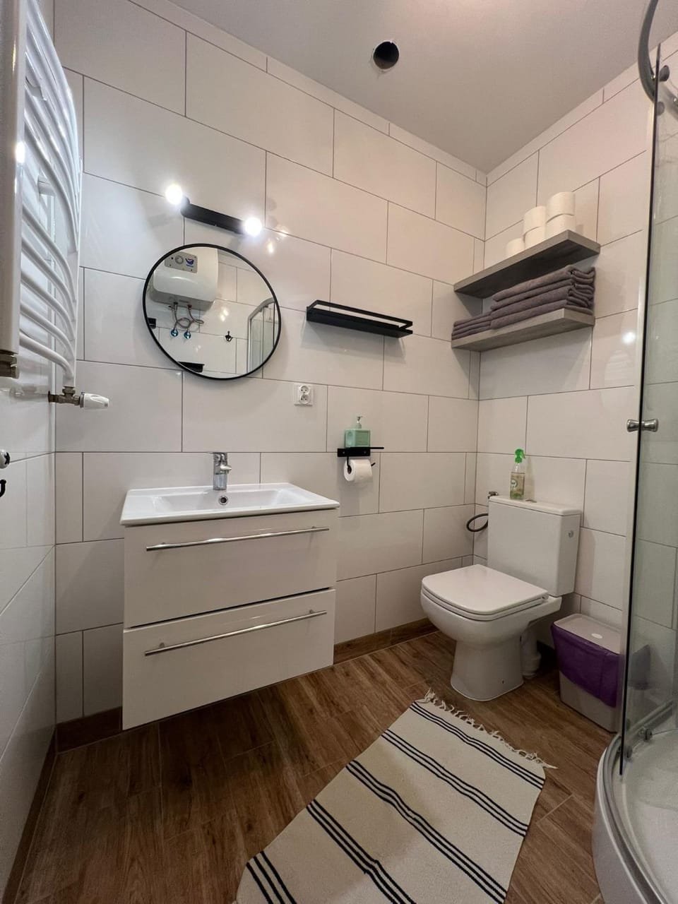 Shower, Toilet, Bathroom, towels