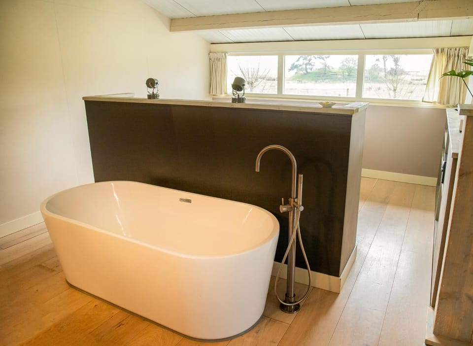 Shower, Toilet, Patio, Bathroom, TV and multimedia, Coffee/tea facilities, Seating area, Bath