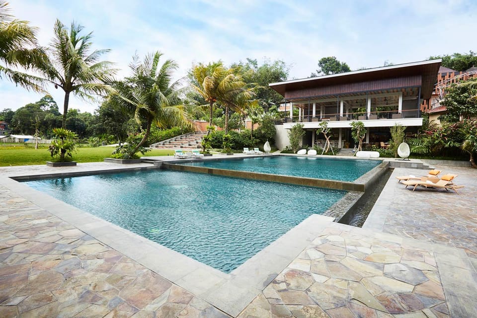 Property building, Pool view, Swimming pool, Swimming pool