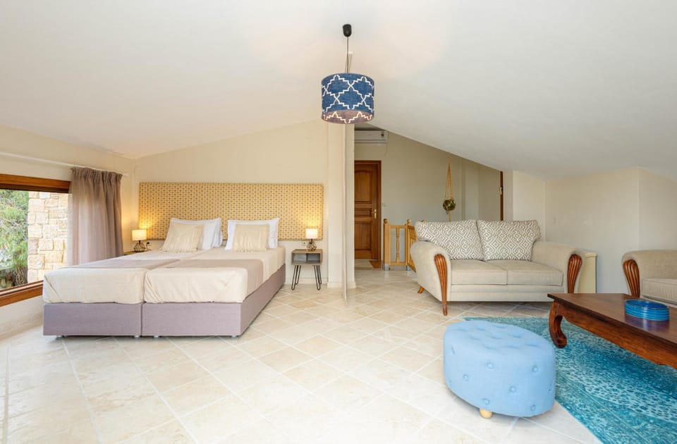 Bed, Seating area, Bedroom