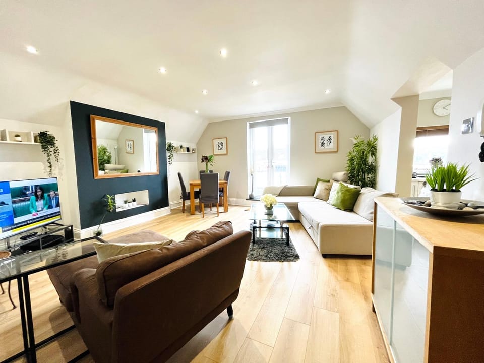 Bright and Breezy Apartment in Portsmouth