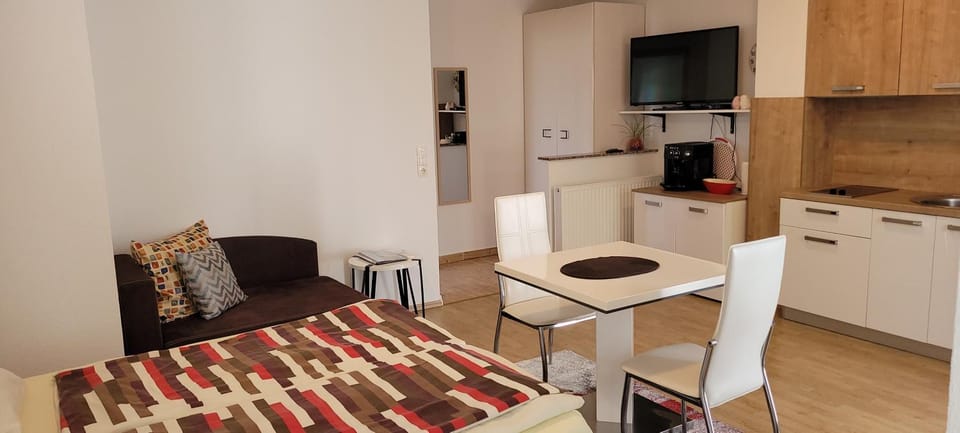Kitchen or kitchenette, Living room