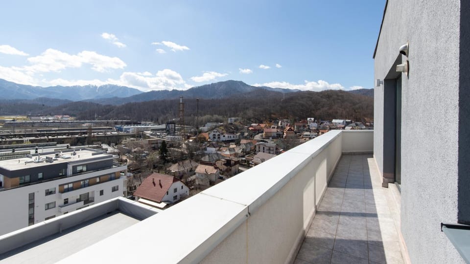 Balcony/Terrace, Mountain view