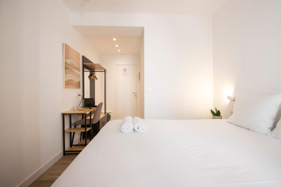 Bed, Photo of the whole room, Bedroom