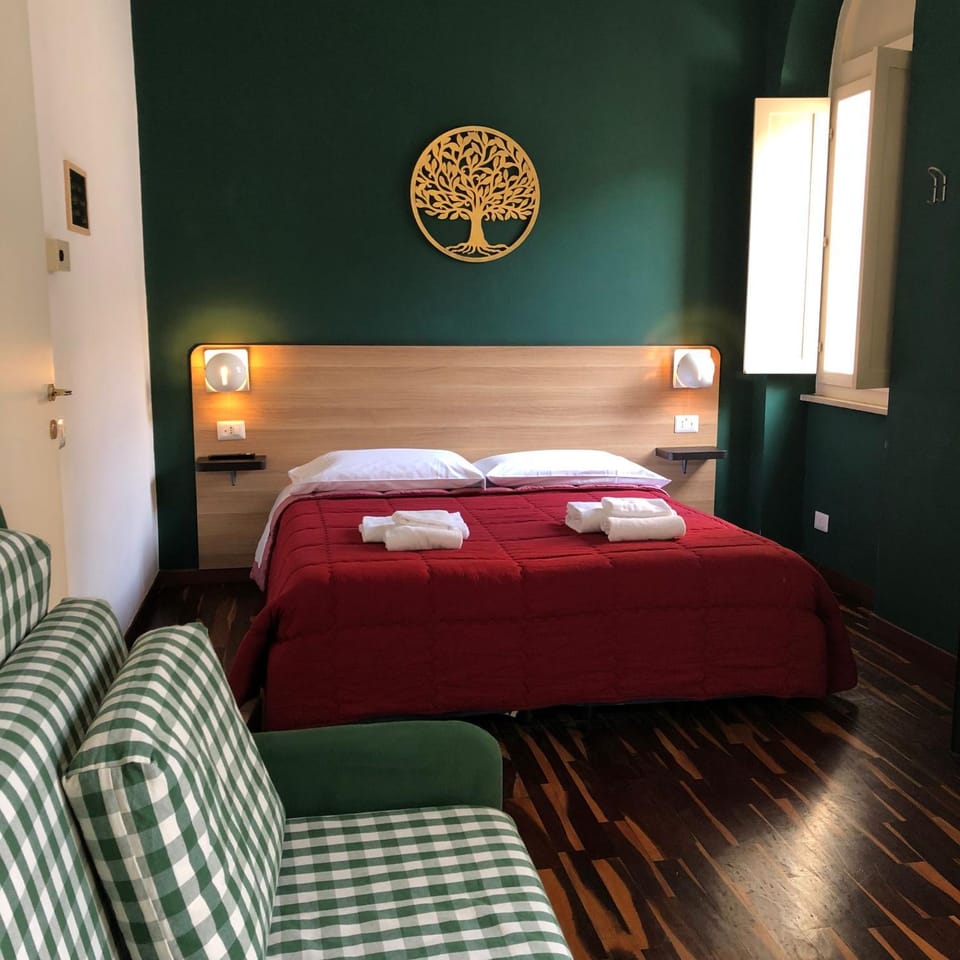 Bed, Photo of the whole room, Bedroom, young children, older children