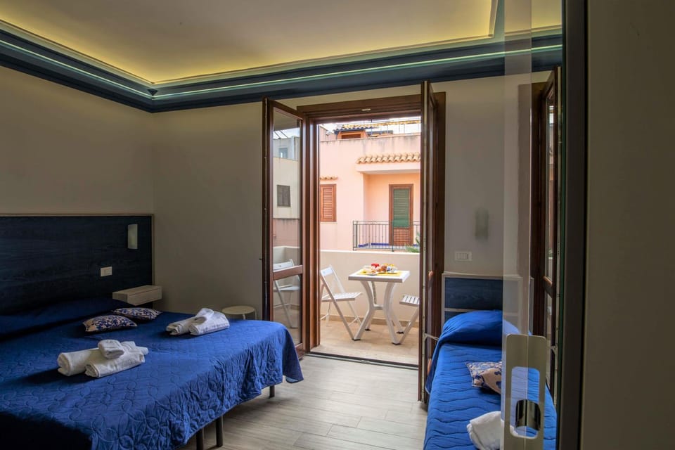 Bed, View (from property/room), Balcony/Terrace, Photo of the whole room, Bedroom, Breakfast