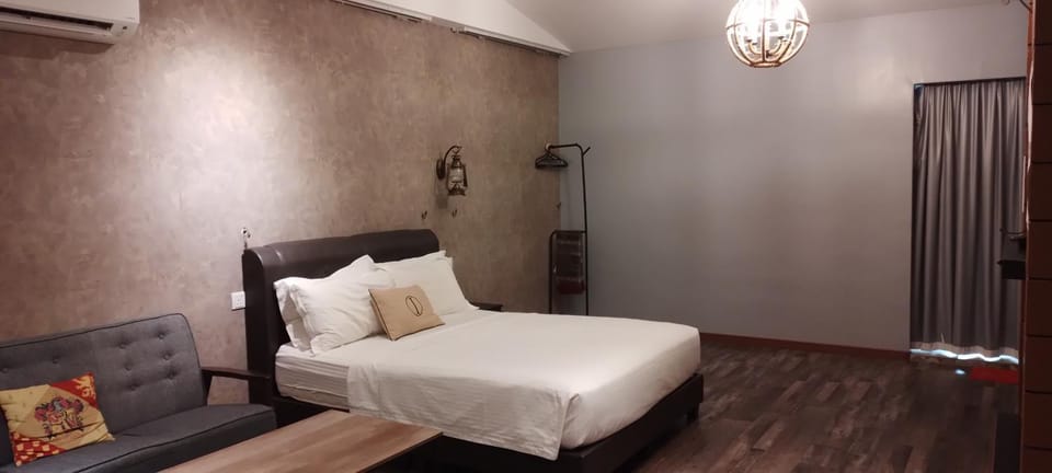 Bed, Living room