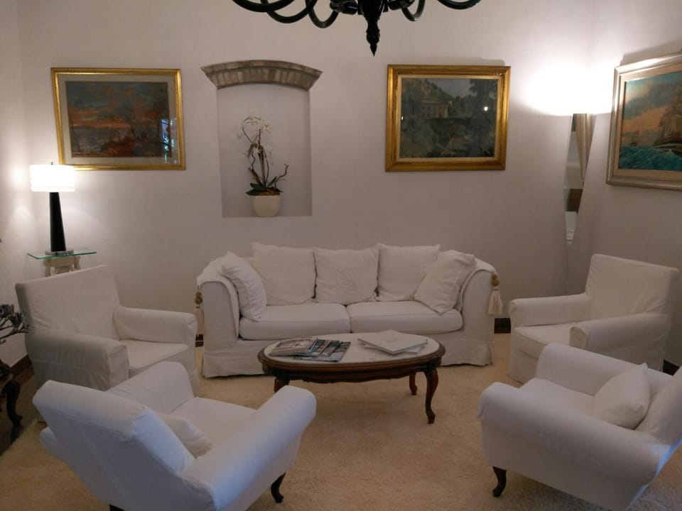 Living room, Lobby or reception