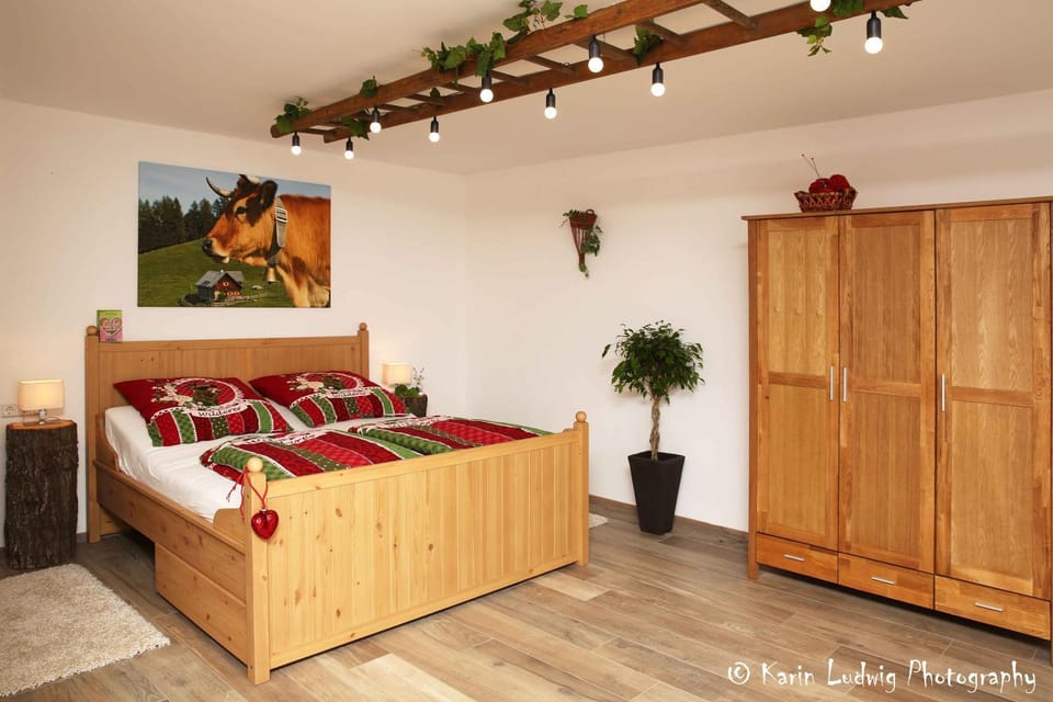 Photo of the whole room, Bedroom