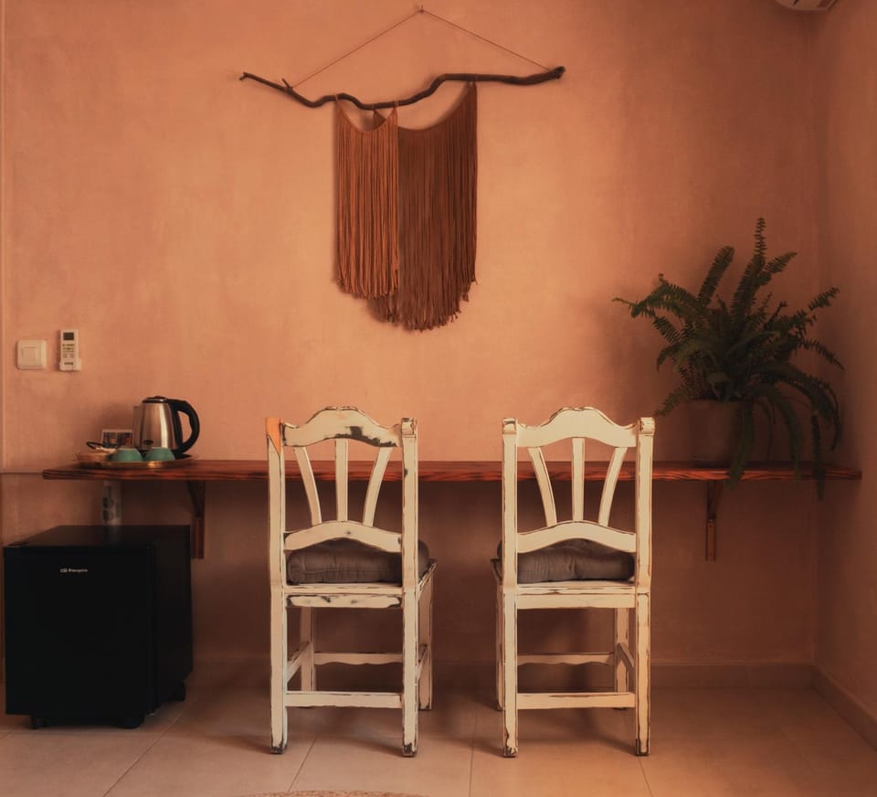 Coffee/tea facilities, Living room, Seating area, oven