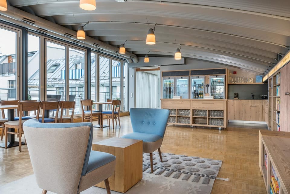 Communal lounge/ TV room, Library, Balcony/Terrace