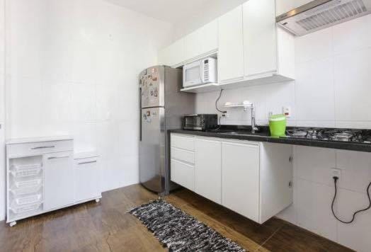 Kitchen or kitchenette, minibar, stove