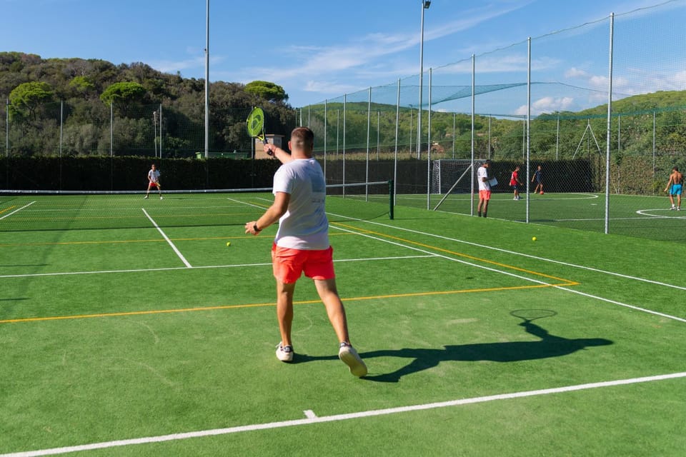 Day, Tennis court