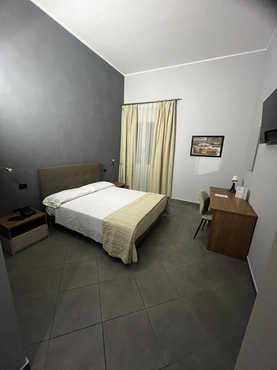 Photo of the whole room, Bedroom