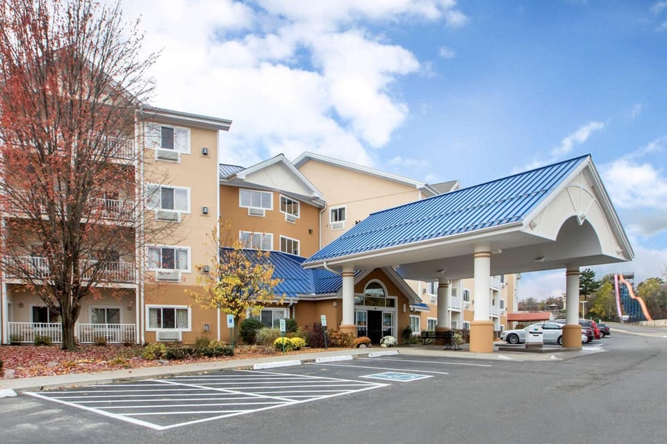 Property building, Facade/entrance, On site