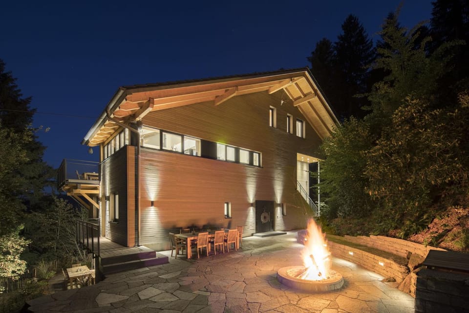 Facade/entrance, Night, Summer, BBQ facilities, Garden, Balcony/Terrace, Autumn, On site