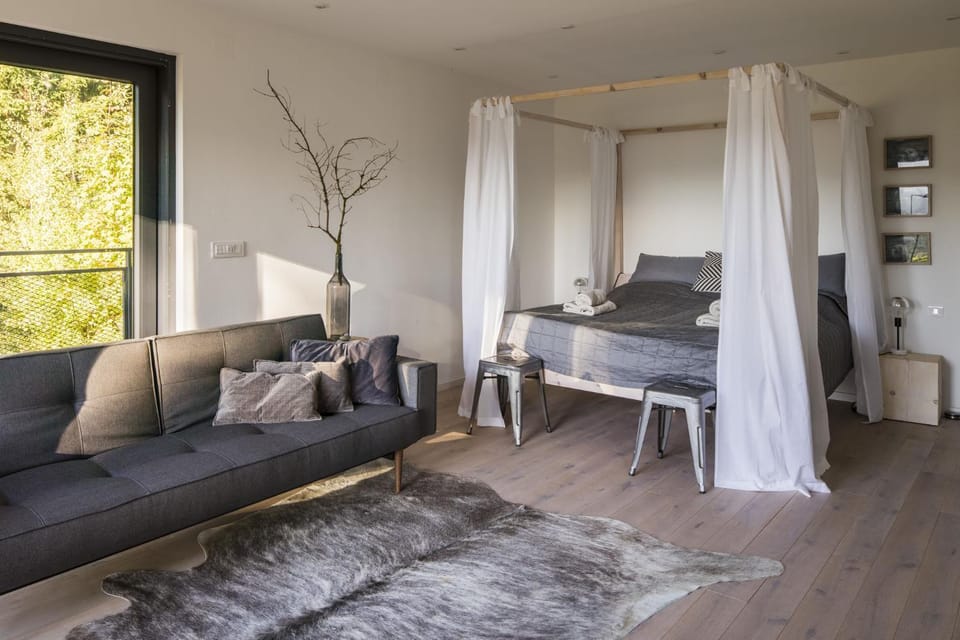 Bed, Day, Summer, Bedroom, Autumn, On site