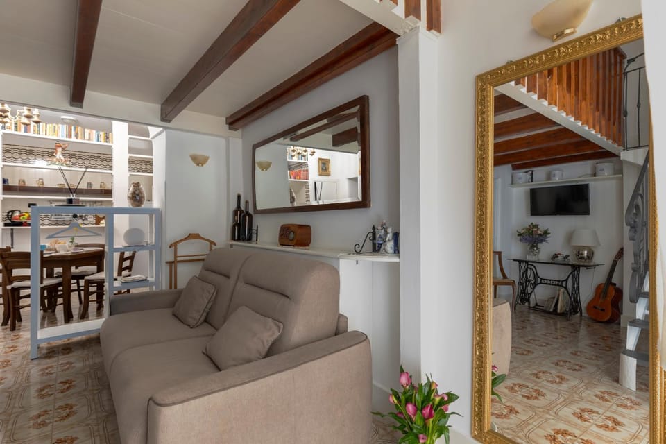 Niloufar residence Napoli House in Naples