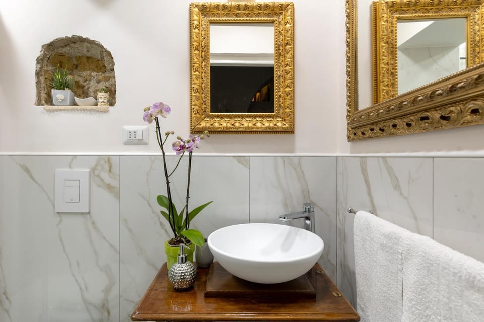 Niloufar residence Napoli House in Naples