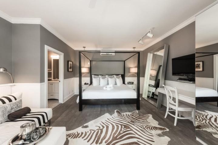 Alexander's Guesthouse-Adult Exclusive, LGBTQ Friendly Bed and Breakfast in Key West