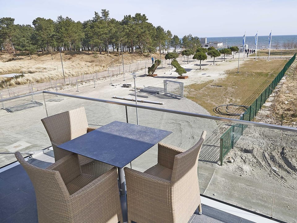 Communal lounge/ TV room, Day, Natural landscape, View (from property/room), Balcony/Terrace, Dining area, Evening entertainment, Sea view
