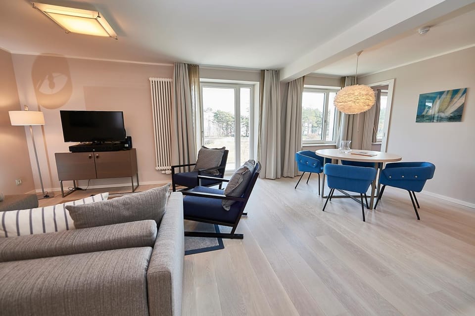 Living room, Photo of the whole room, Seating area, Dining area