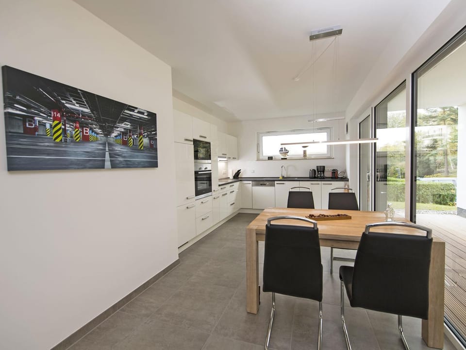 Kitchen or kitchenette, Photo of the whole room, Dining area