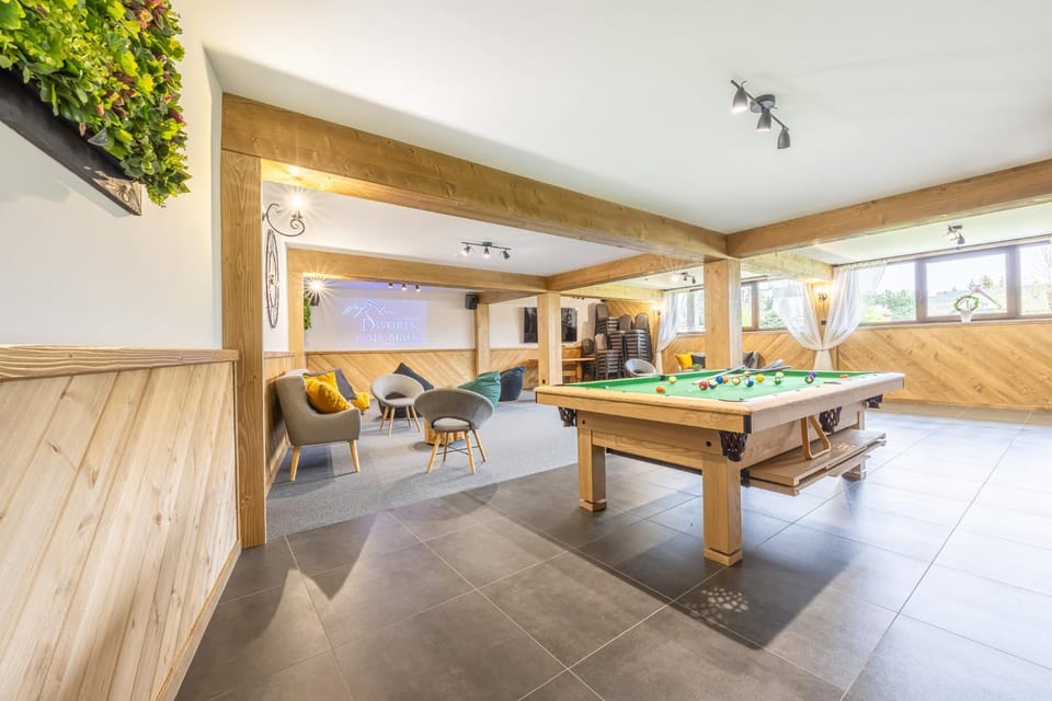 Billiard, Game Room
