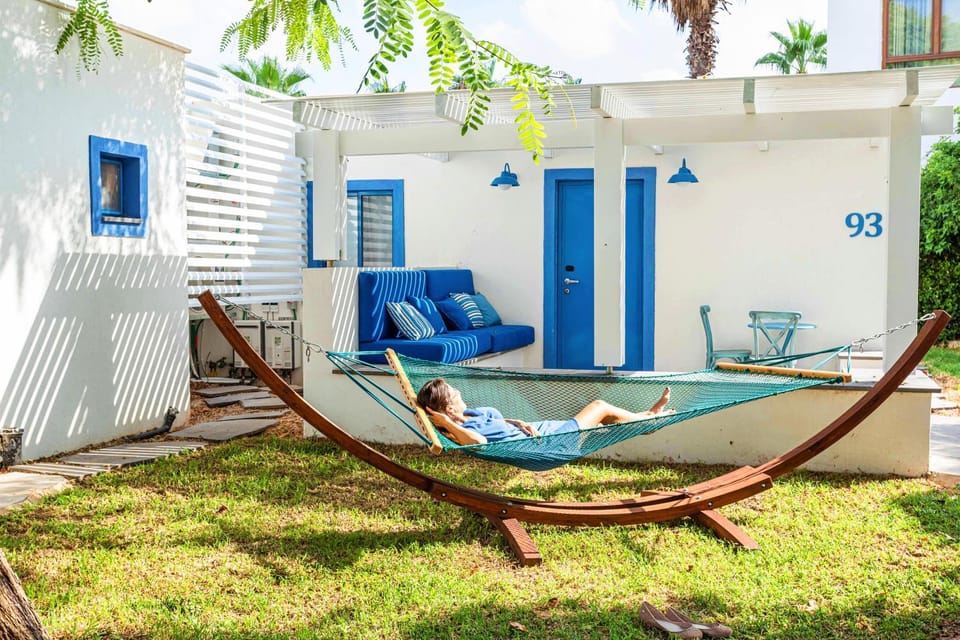 Patio, Spring, Day, Natural landscape, Garden, Seating area, Garden view, sunbed