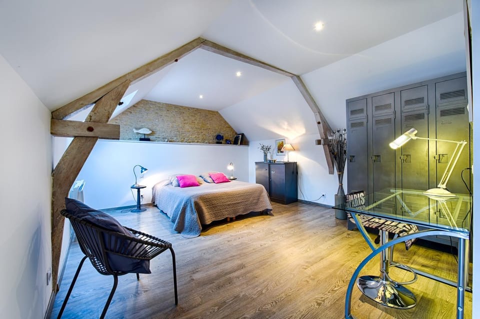 Bed, Photo of the whole room, Bedroom, wardrobe