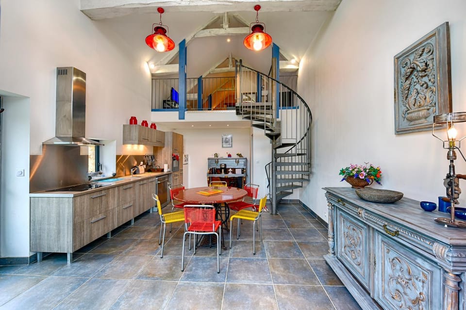 Kitchen or kitchenette, Dining area, dishwasher, oven, stove