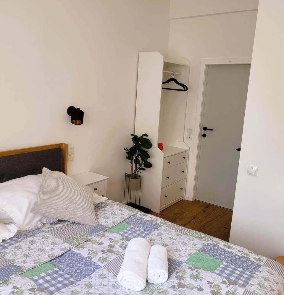 Bed, Photo of the whole room, Bedroom, wardrobe