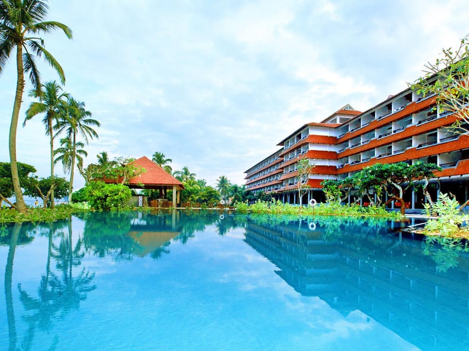 Property building, Swimming pool, Swimming pool