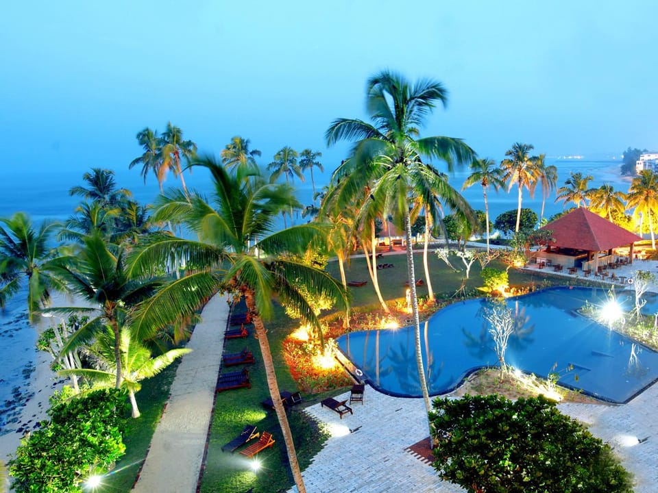 Bird's eye view, Pool view