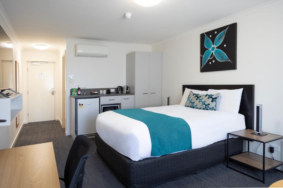 Bed, Photo of the whole room, air conditioner