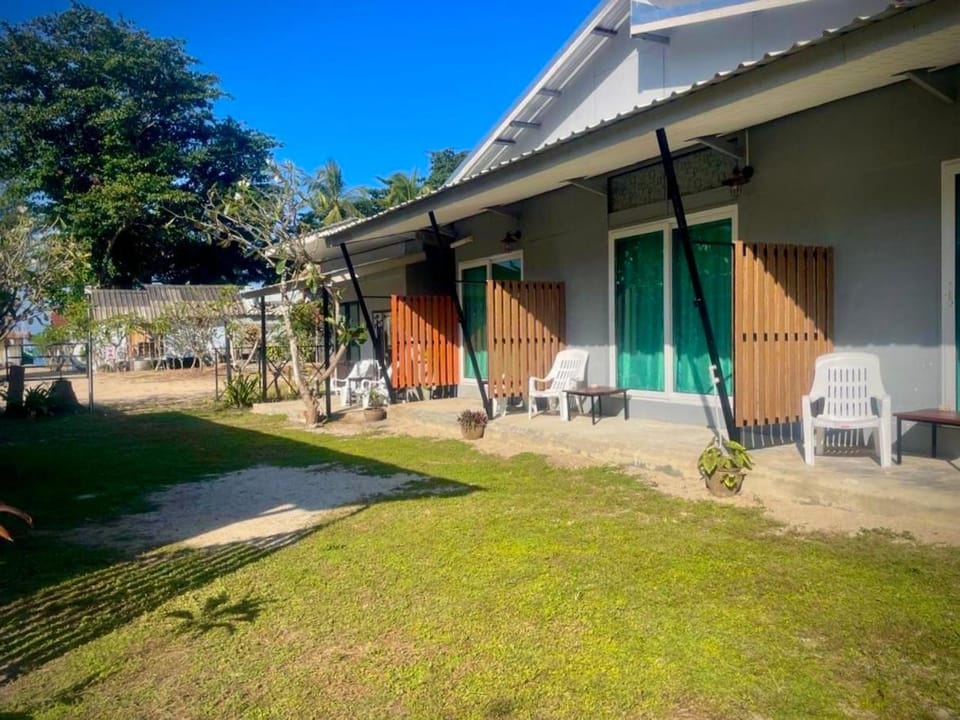 Ozone Beach Huts Campground/ 
RV Resort in Sala Dan