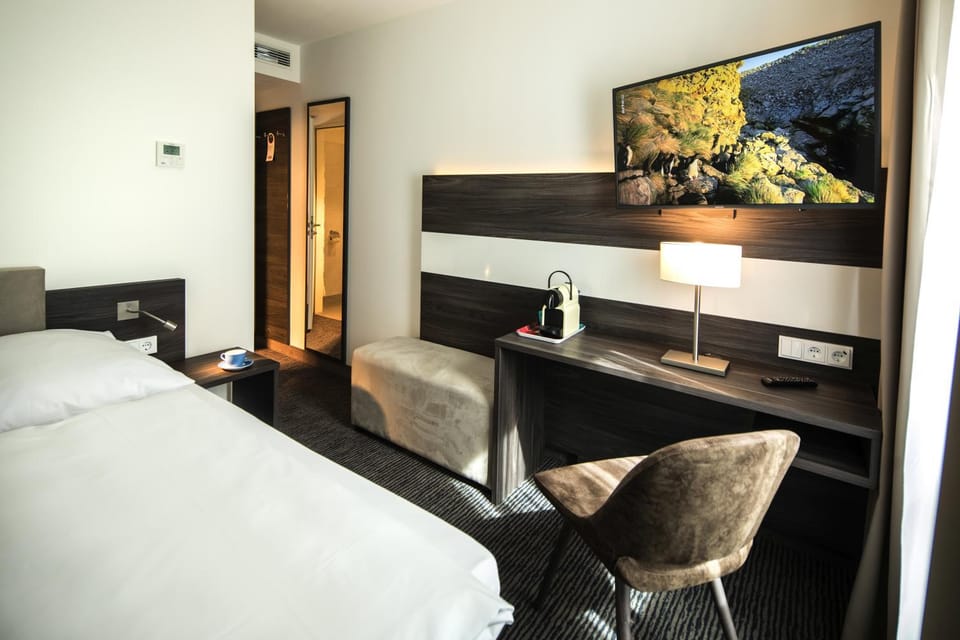 TV and multimedia, Coffee/tea facilities, Living room, Bedroom