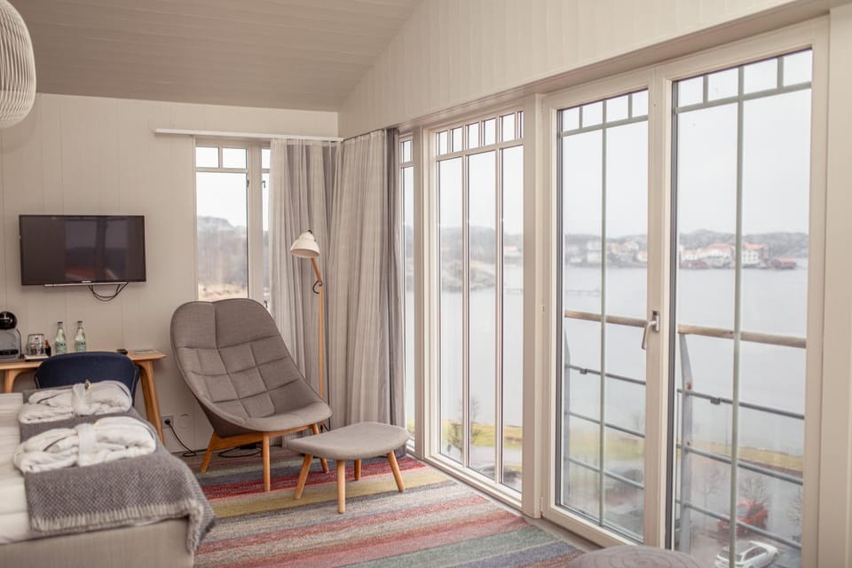 Bed, View (from property/room), Balcony/Terrace, Seating area
