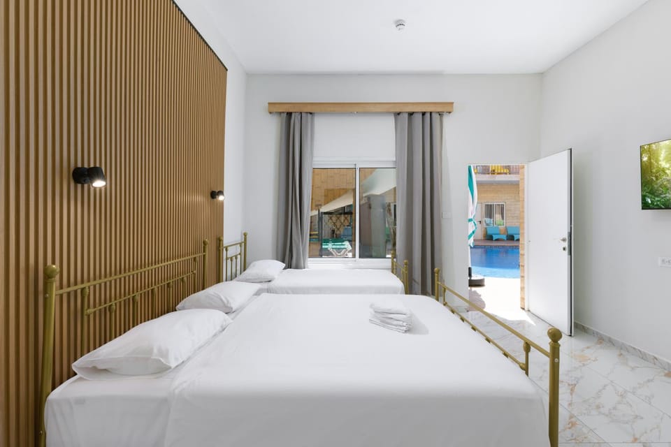 Bed, Bedroom, Pool view, Swimming pool, towels