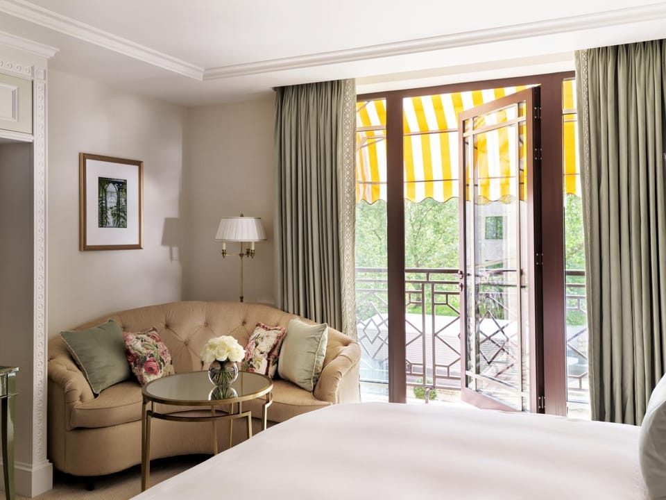 Seating area, Bedroom, Garden view
