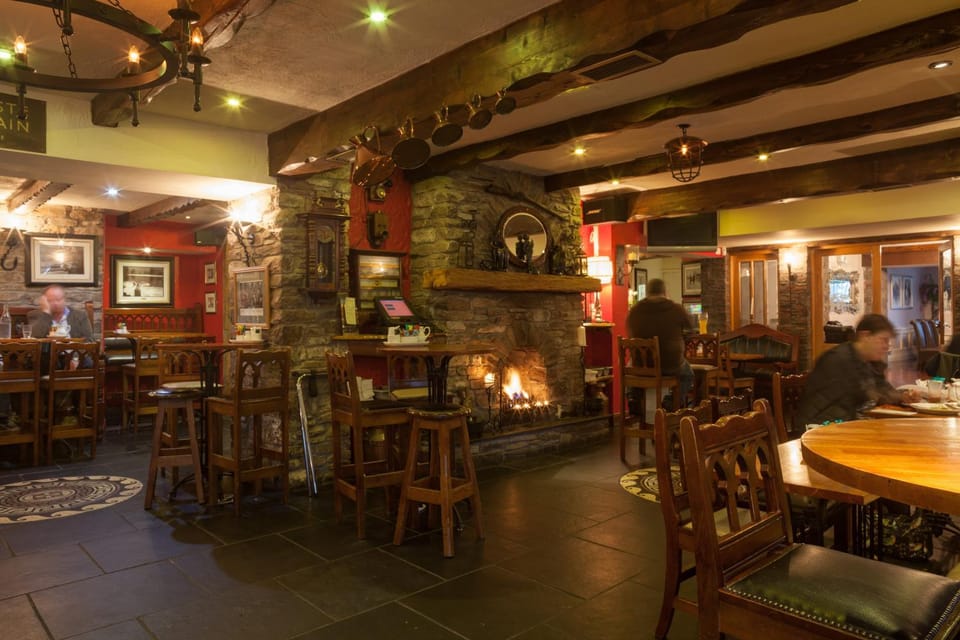 Restaurant/places to eat, Lounge or bar