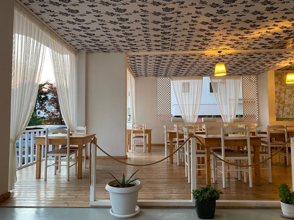 Restaurant/places to eat, Dining area