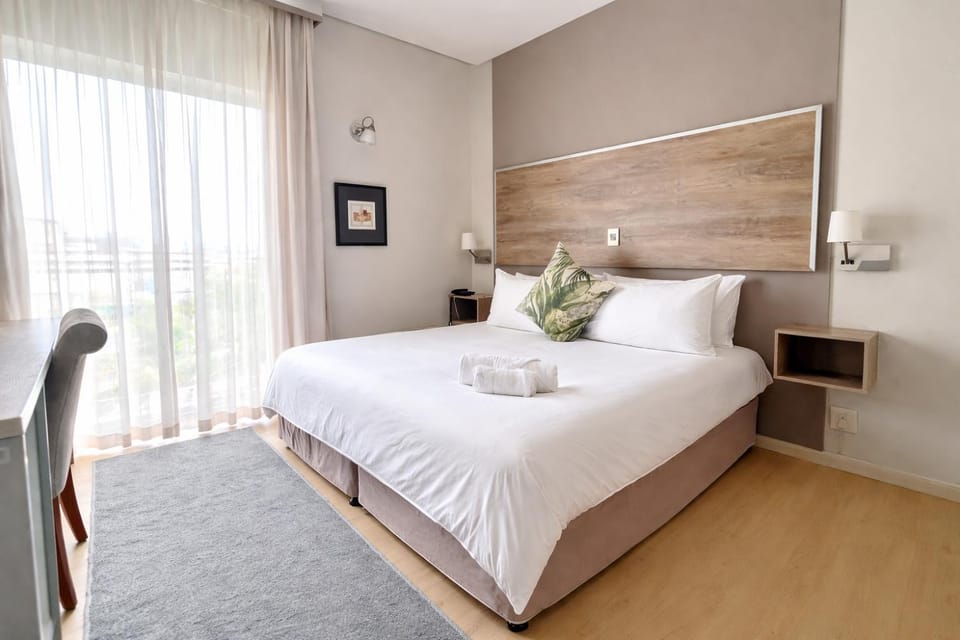 Bedroom, Street view