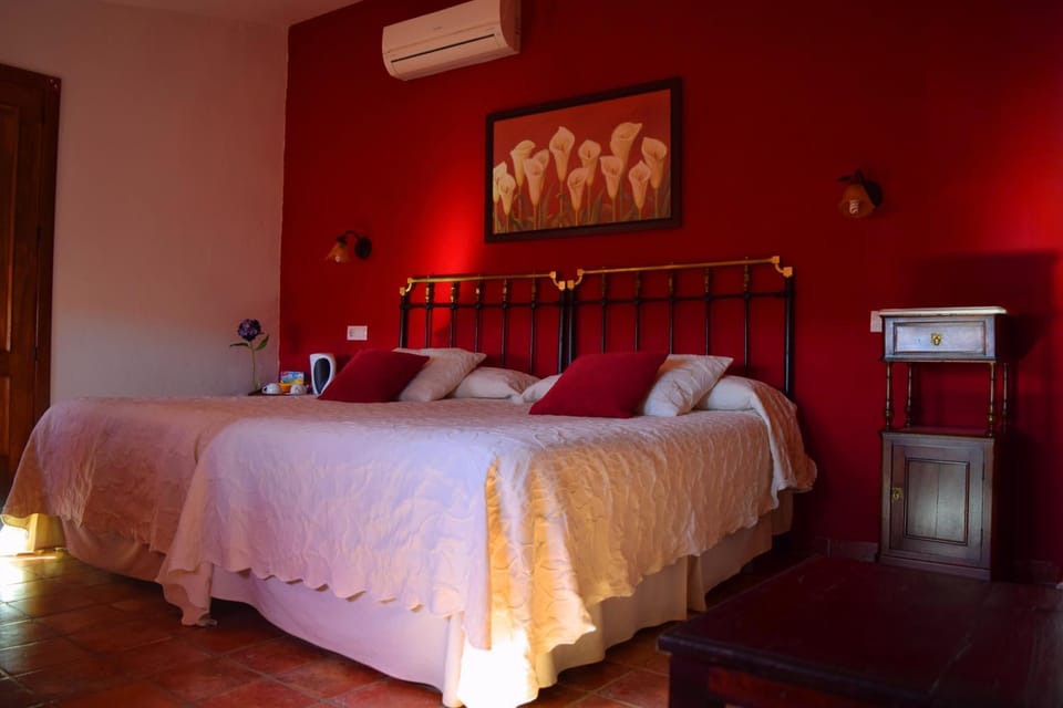 Photo of the whole room, Decorative detail