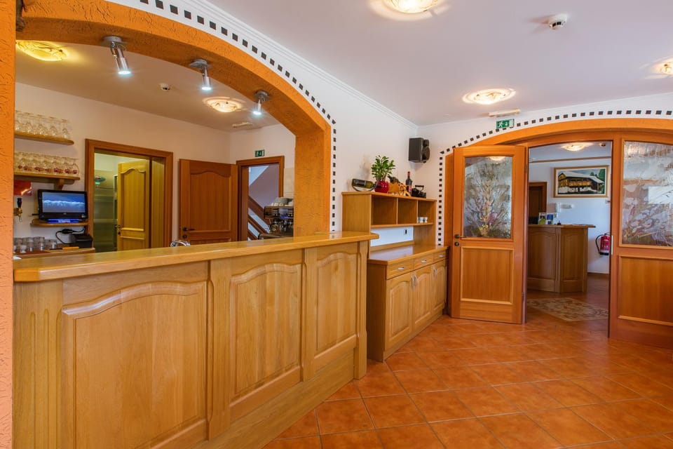 Lounge or bar, Continental breakfast, Drinks, Alcoholic drinks, Non alcoholic drinks