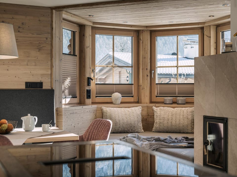 Kitchen or kitchenette, Seating area