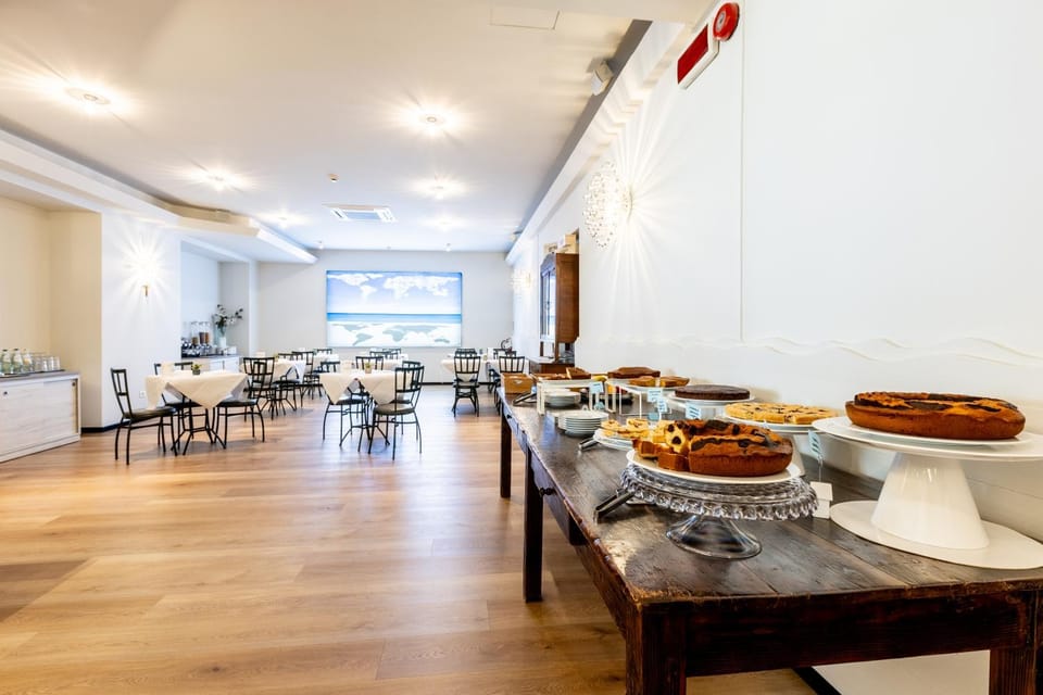 Property building, Restaurant/places to eat, Swimming pool, Breakfast