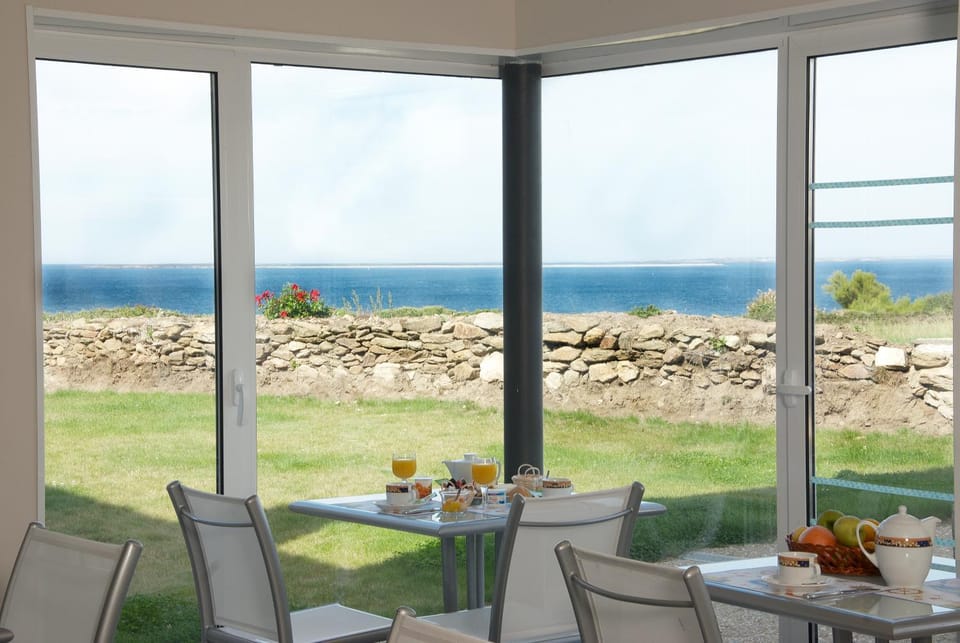 Restaurant/places to eat, View (from property/room), Sea view