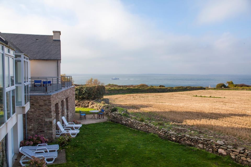Facade/entrance, Sea view