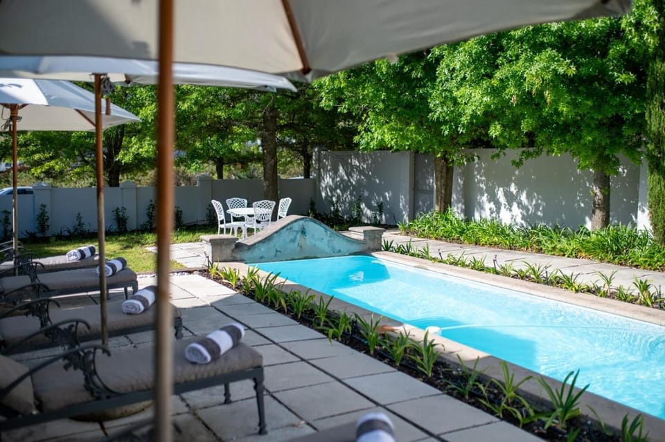 Day, Garden, Swimming pool, sunbed
